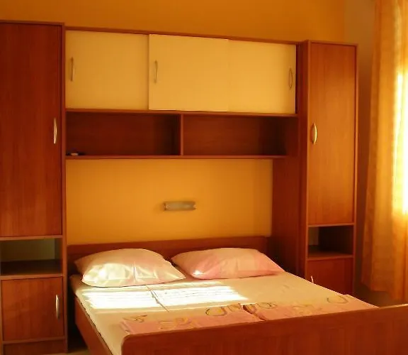 Marija With Private Parking Makarska