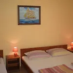 Apartment Marija With Private Parking Makarska