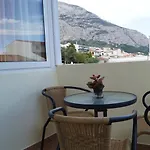 Apartment Marija With Private Parking Makarska