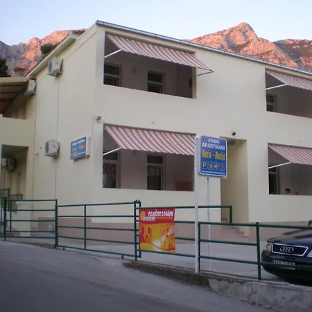 Apartment Marija With Private Parking Makarska