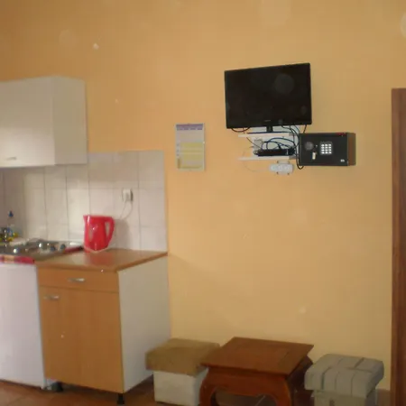 Apartment Marija With Private Parking Makarska