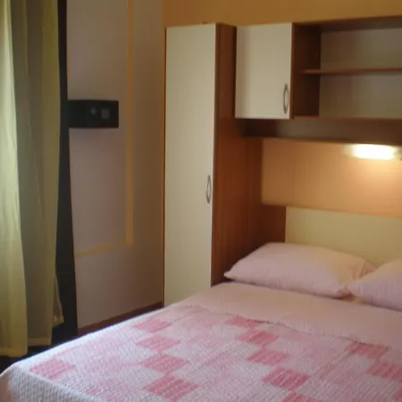 Marija With Private Parking Apartment Makarska