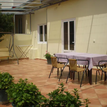 Marija With Private Parking Apartment Makarska