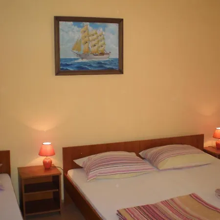Apartment Marija With Private Parking Makarska