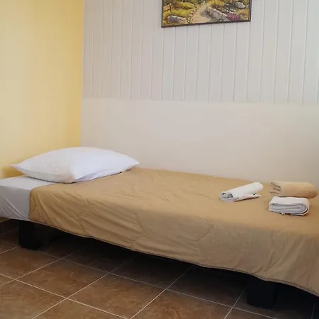 Apartment Marija With Private Parking Makarska