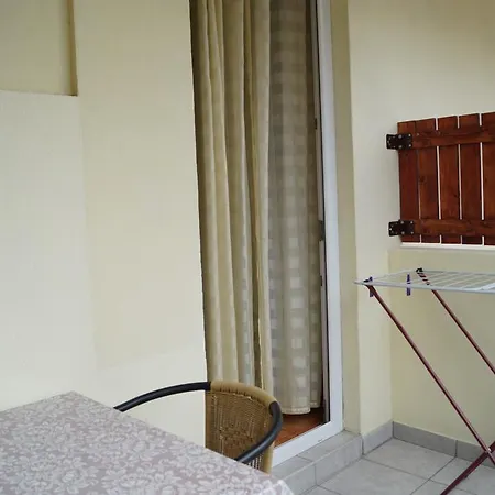 Apartment Marija With Private Parking Makarska