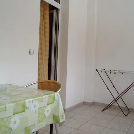 Marija With Private Parking Apartment Makarska