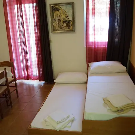 Marija With Private Parking Apartment Makarska