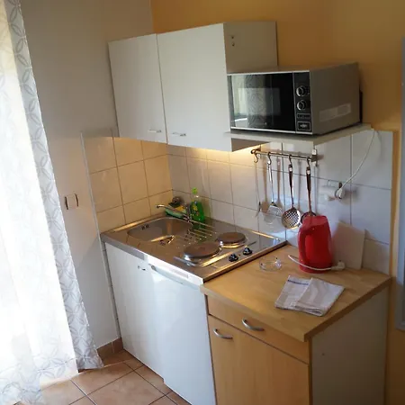 Marija With Private Parking Apartment Makarska