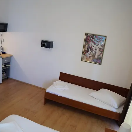 Apartment Marija With Private Parking Makarska