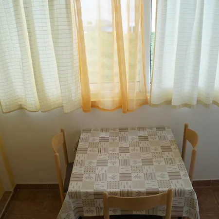 Apartment Marija With Private Parking Makarska
