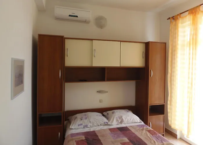 Marija With Private Parking Makarska