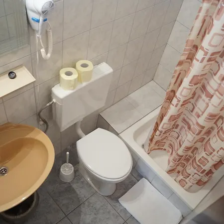 Marija With Private Parking Apartman Makarska
