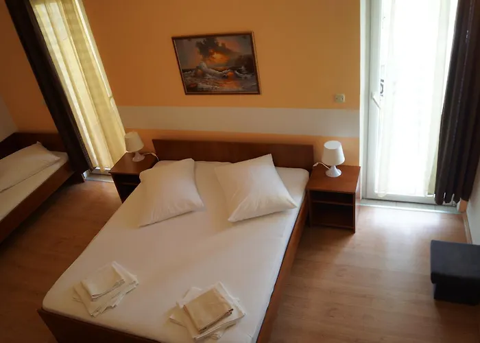 Marija With Private Parking Makarska